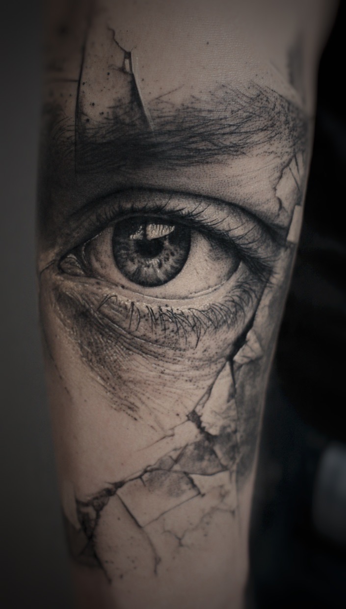 Detailed realistic eye tattoo